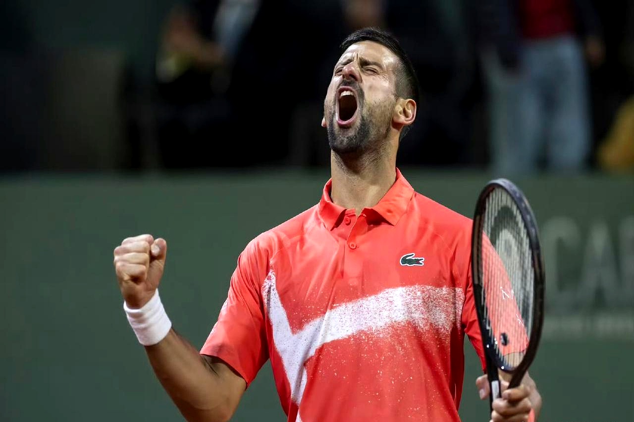 德约科维奇回归赛场，战术调整首场状态亮眼，日本队观众沸腾！(德约科维奇为什么被拘留)九游官方下载安装